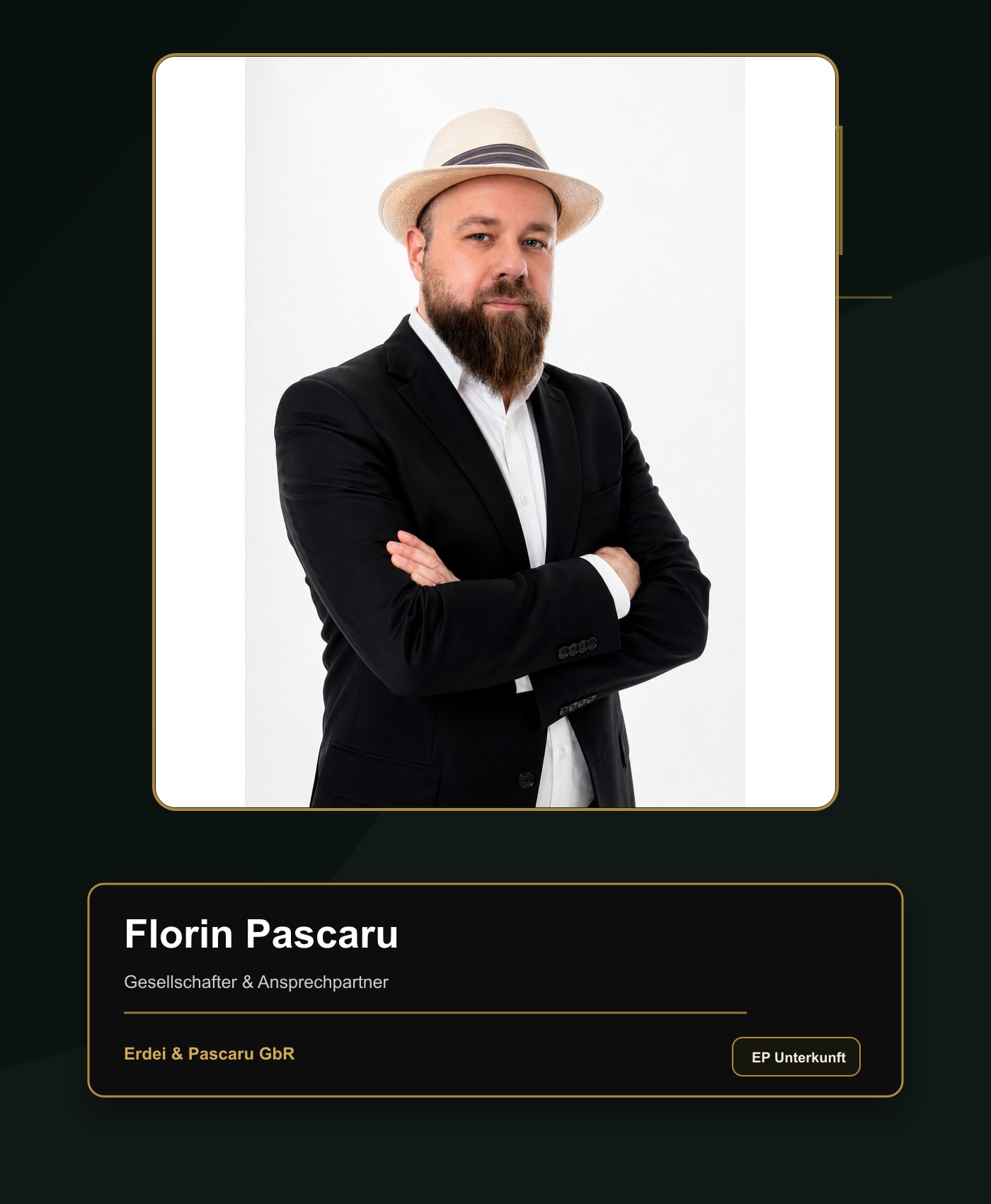 Florin Pascaru - Gesellschafter und Ansprechpartner im Business Portrait mit blauen Augen